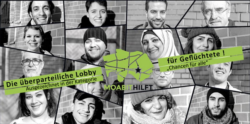 Collage aus Porträts verschiedener lächelnder Menschen vor einer Ziegelmauer, darunter ein Textbanner.