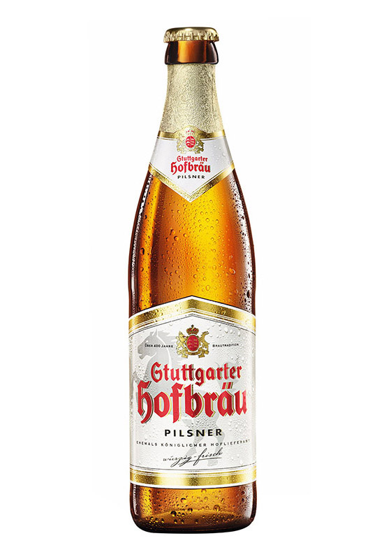 Eine verschlossene Bierflasche mit Kondenswasser ist abgebildet. Sie hat goldene Details und einen weißen Etikett.